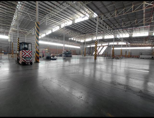 11,694M² WAREHOUSE TO LET IN CLAYVILLE